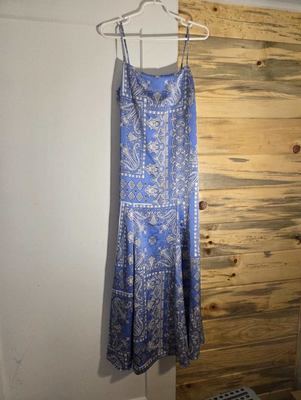 LOFT Blue & White Baroque Bandana Print Dress, Satin Flowy Spaghetti Strap sz 10